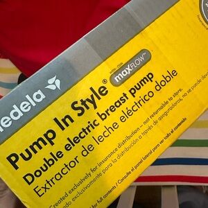 Medela Pump In Style with MaxFlow Technology